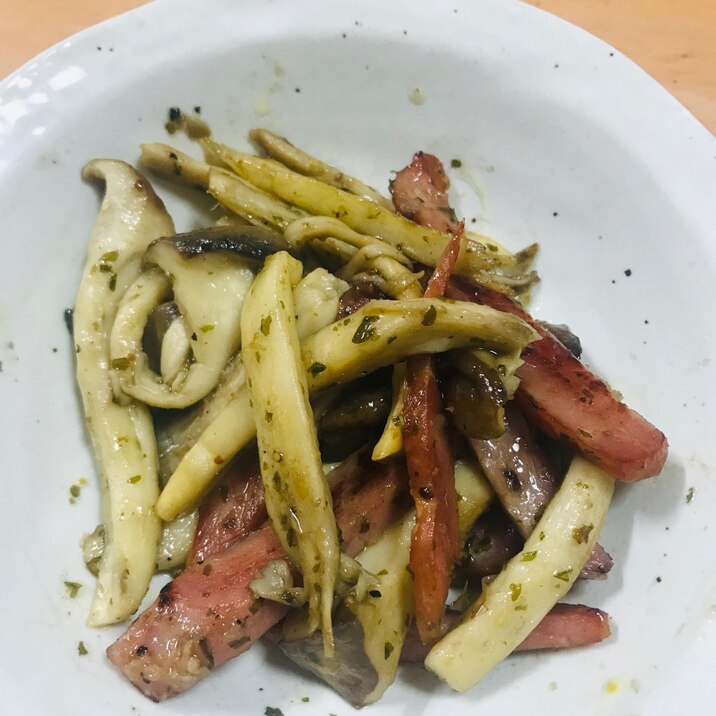 私のフランス料理で エリンギとベーコン炒め レシピ 作り方 By Marufu 楽天レシピ